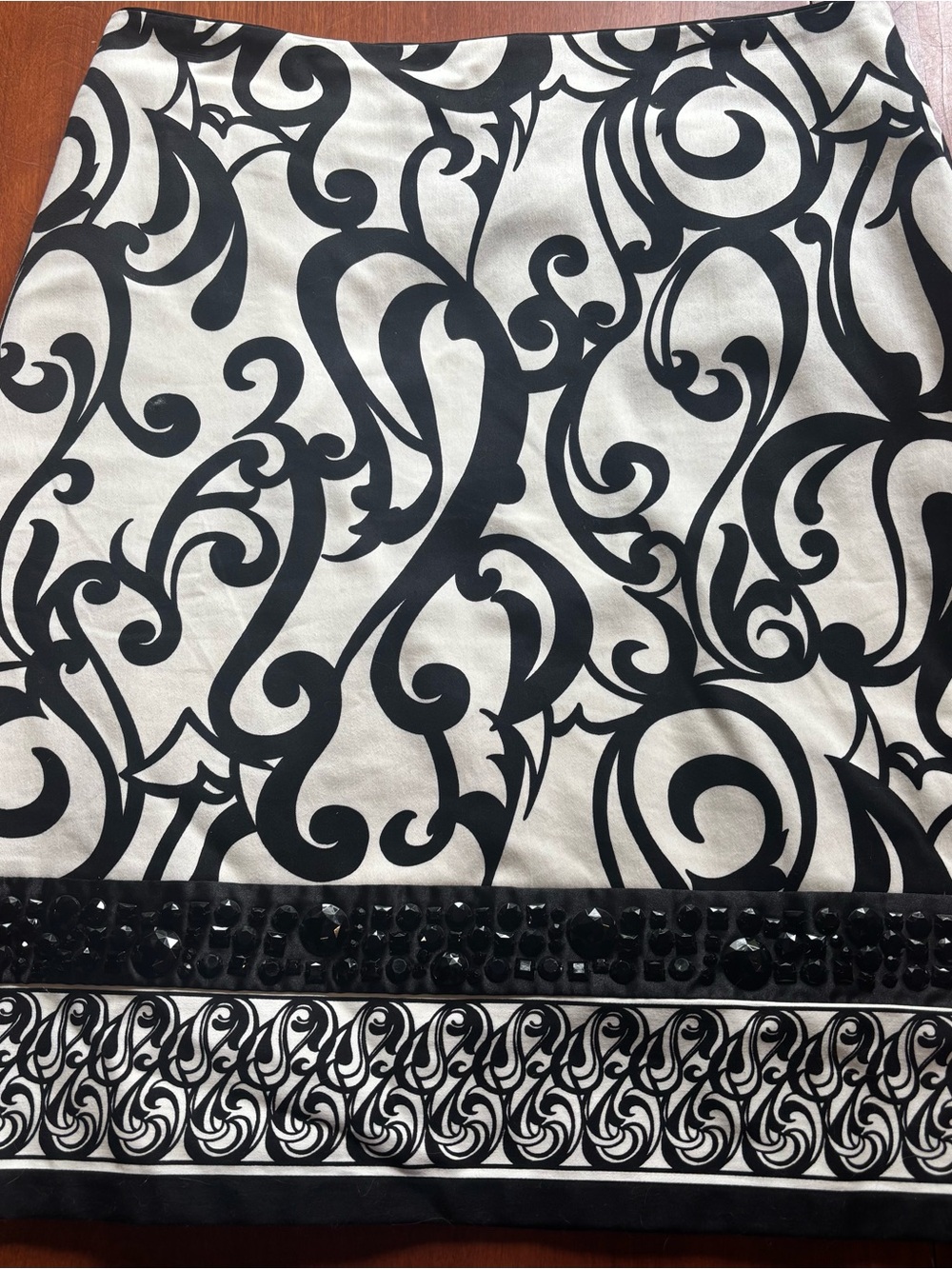 White House Black Market Black & White Scroll-Print Skirt